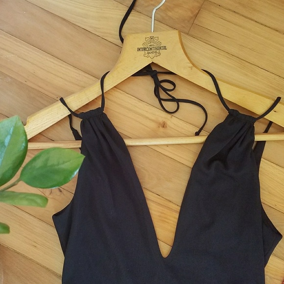 Asymmetric Deep V Gown - Picture 4 of 8